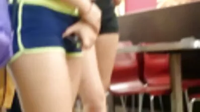 Хлопцеві нікуди скачати порно відео безкоштовно йти і він продає дівчину другу