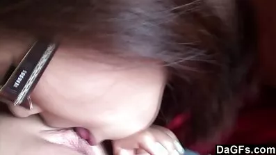 Дівчина сидить навпочіпки поверх члена Мена порно відео дивитися безкоштовно