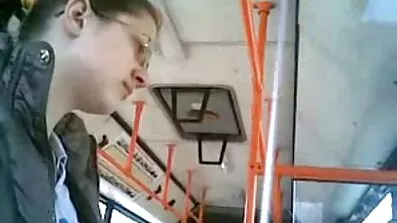 Зосереджений хлопець натягує Студентський член порно відео скачати безкоштовно