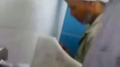 Милашка порно фільми дивитись безкоштовно розстебнула гудзики і отсосала товстий член