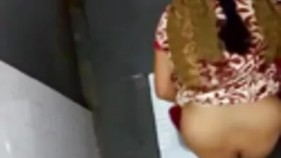 Чувак дивитись порно відео безкоштовно зняв на камеру, як молодий хлопець кінчає в усі дірки