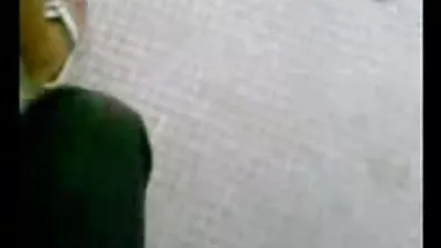 Великі сиськи на безкоштовне відео порно пляжі засмагають на сонці