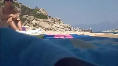 У свою рожеву кицьку секс відео безкоштовно вона вставляє Великий член