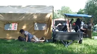 Руда повія з маленькими цицьками підкорилася скачати безкоштовне порно хлопцеві