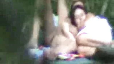 Збуджена молода леді займається пристрасним порно відео безкоштовне сексом з хлопцем